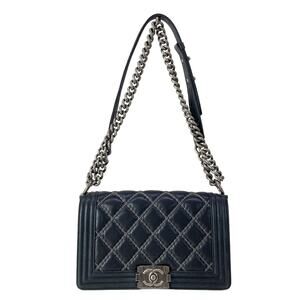 Chanel Boy Chanel / Matelasse Shoulder Bag A67086
